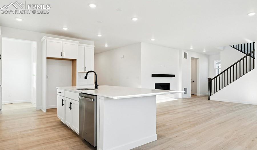 Image 4 of 22: No Description Available