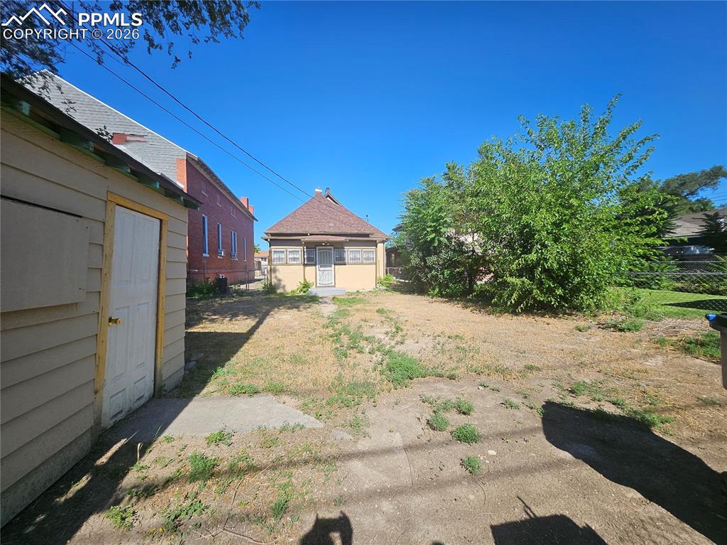 Image 21 of 21: Yard