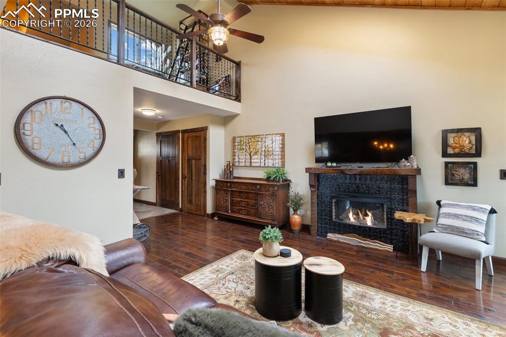 Image 11 of 50: Living Room