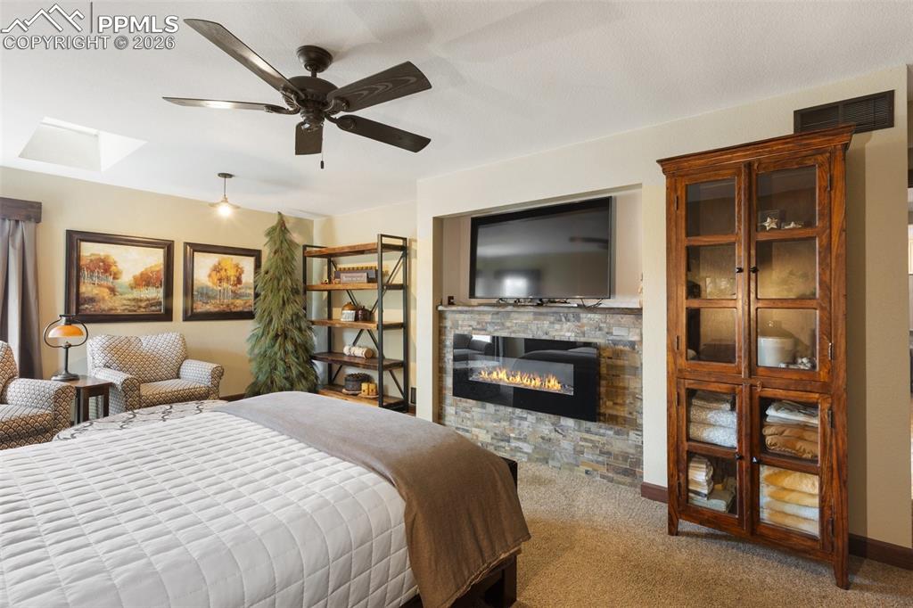 Image 26 of 50: Master Bedroom