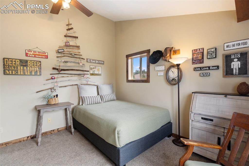 Image 36 of 50: Bedroom