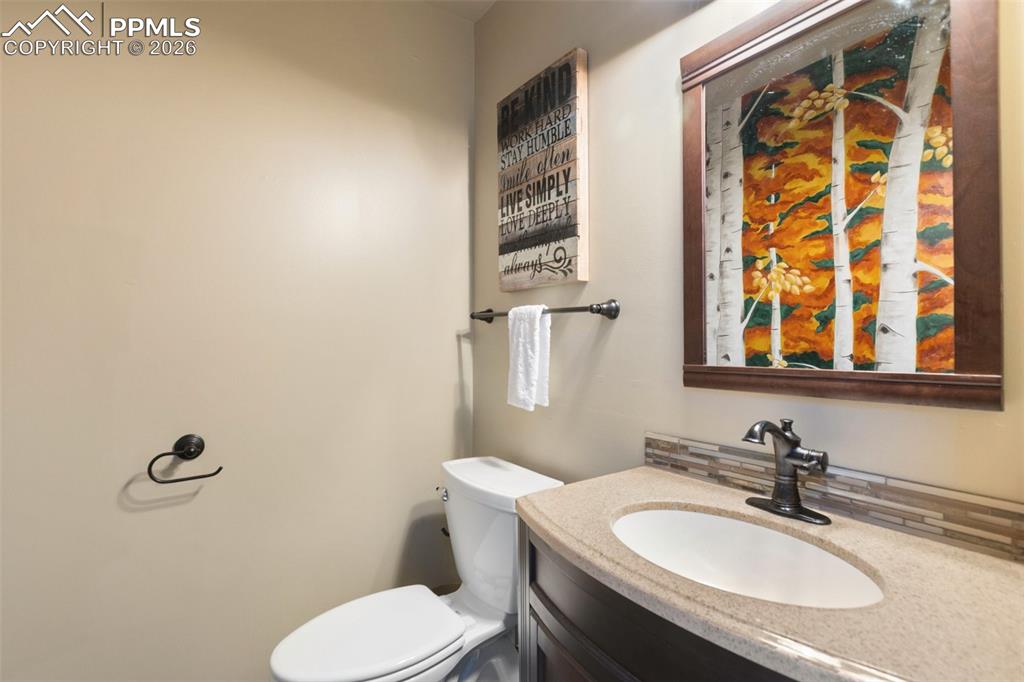 Image 39 of 50: Bathroom