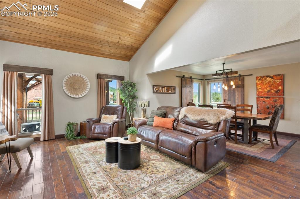 Image 9 of 50: Living Room