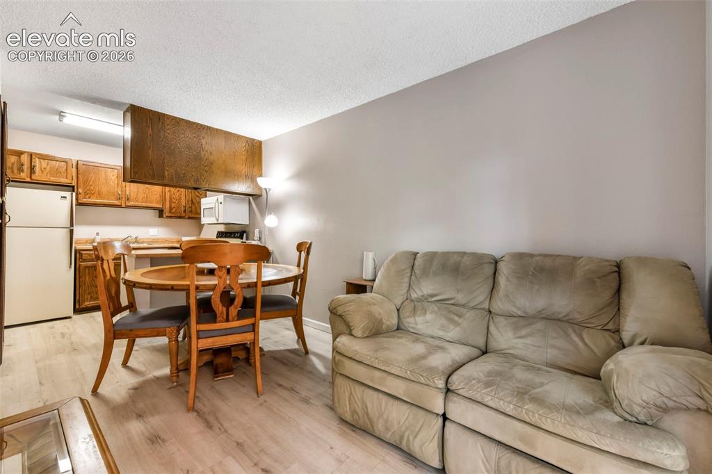 Image 17 of 50: Living Room