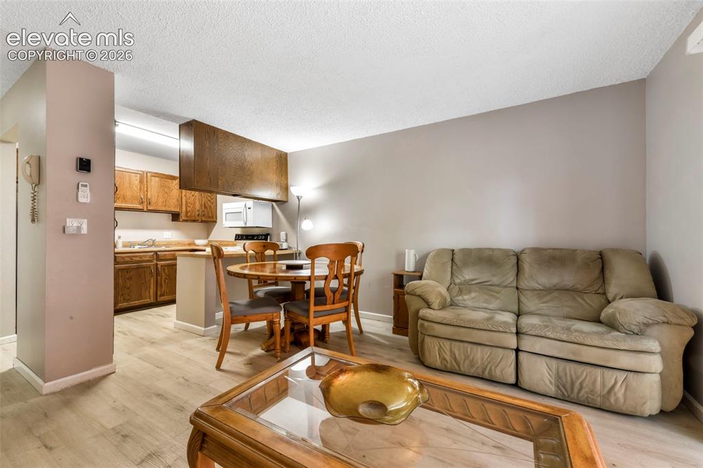 Image 18 of 50: Living Room