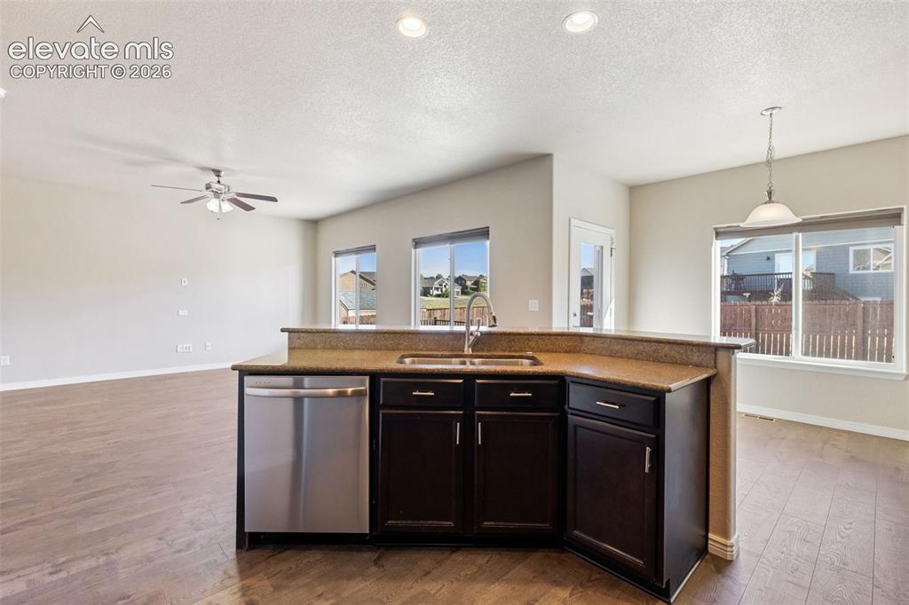 Image 10 of 46: Kitchen