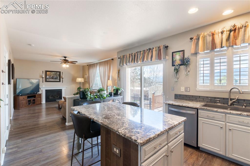 Image 10 of 43: Kitchen