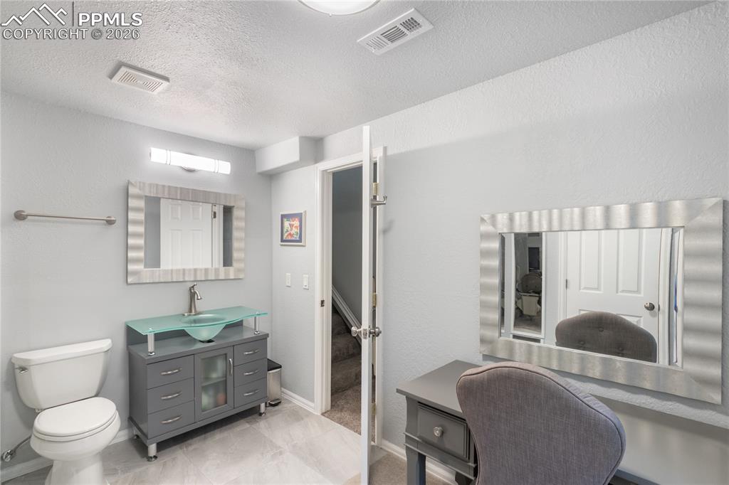 Image 28 of 43: Bathroom