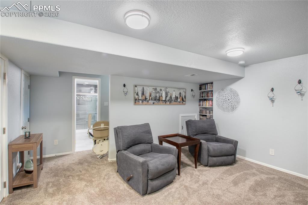 Image 32 of 43: Sitting Room