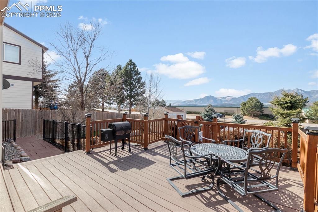 Image 34 of 43: Deck