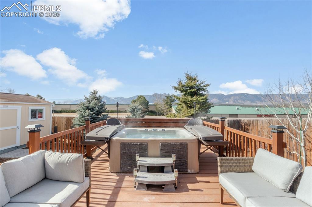 Image 36 of 43: Deck