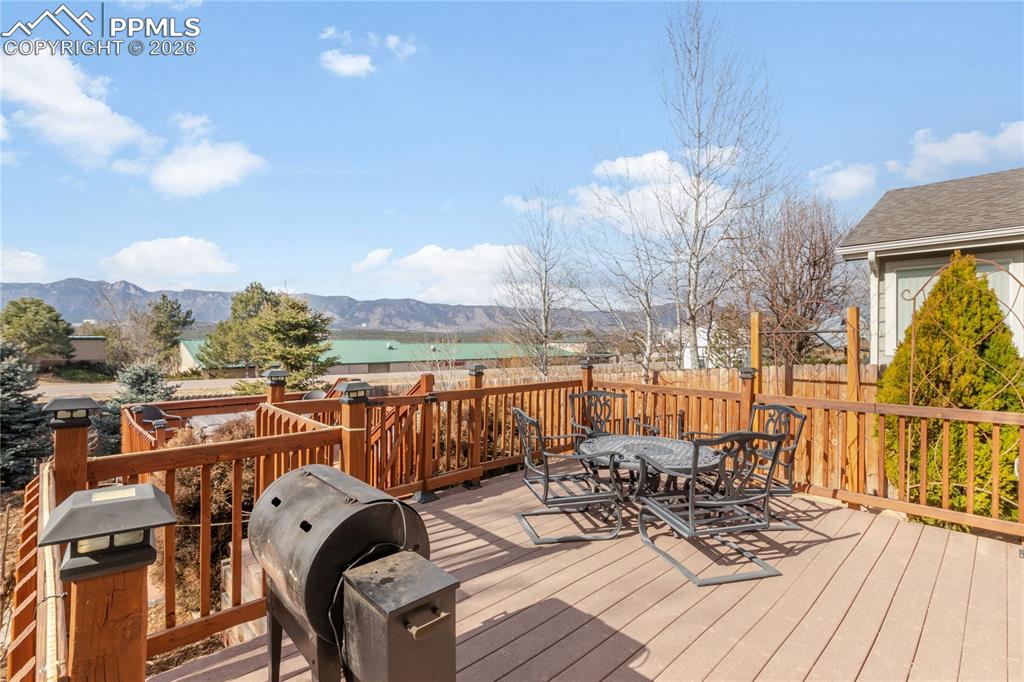 Image 37 of 43: Deck