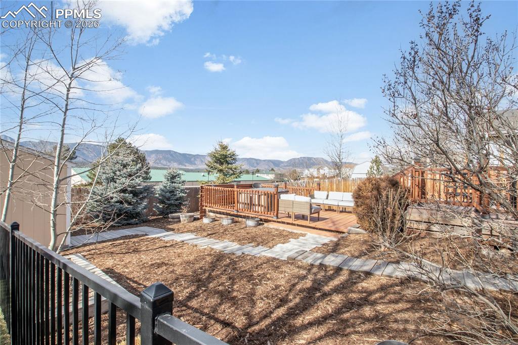 Image 38 of 43: Yard