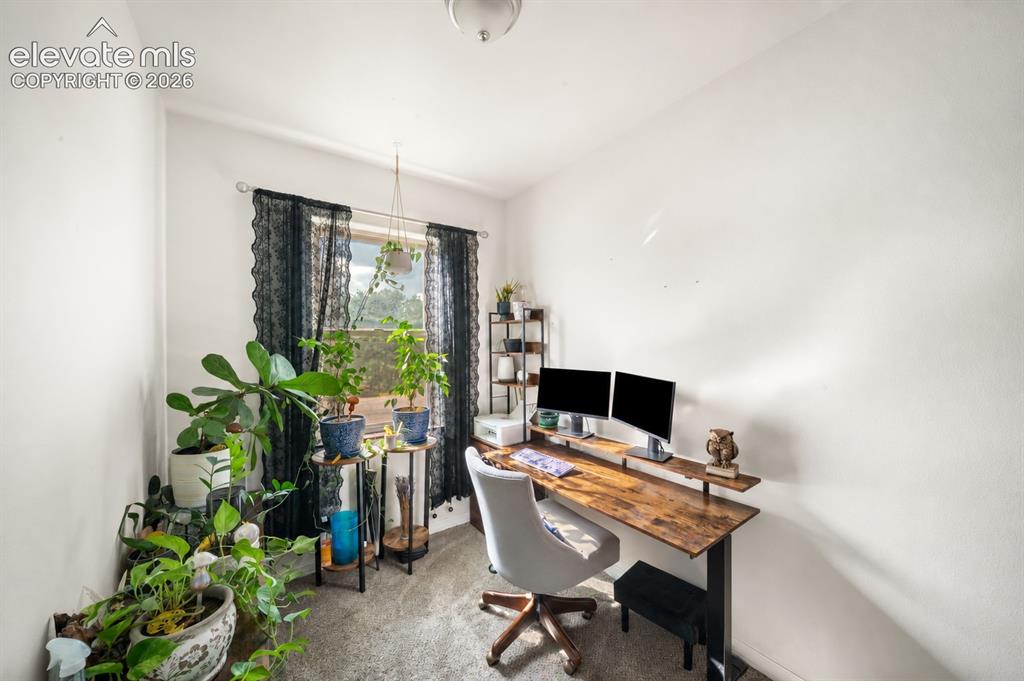 Image 11 of 20: Office