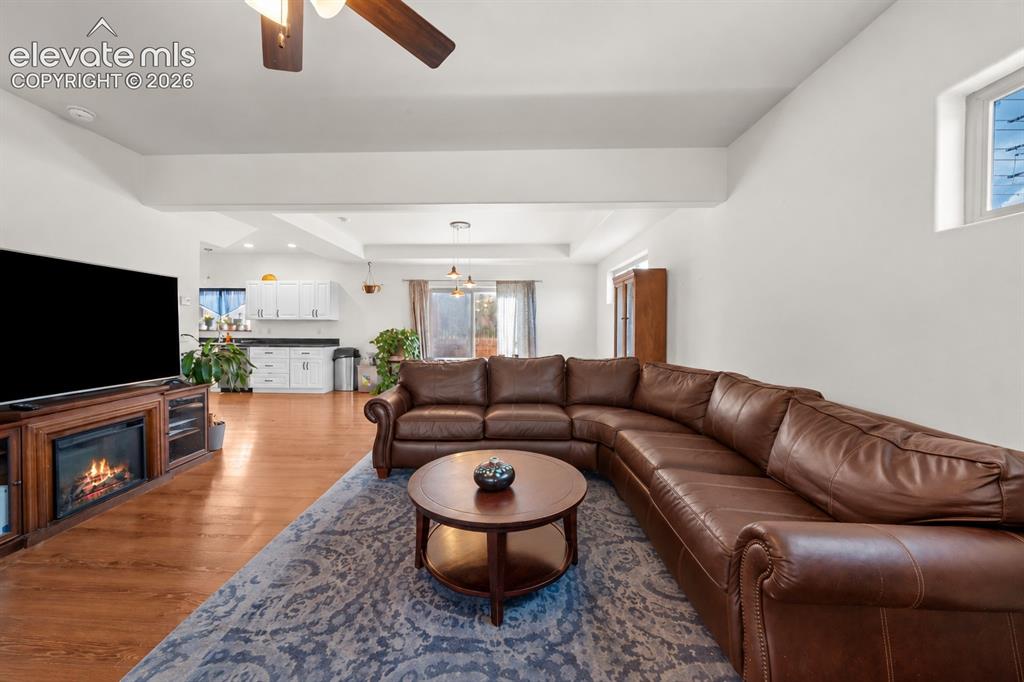 Image 3 of 20: Living Room