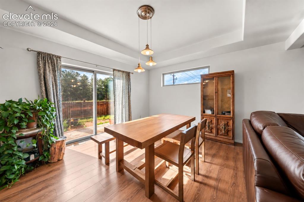 Image 8 of 20: Dining Area