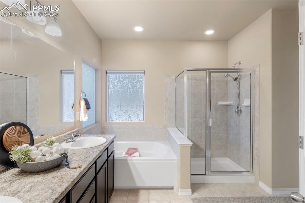 Image 15 of 36: Ensuite