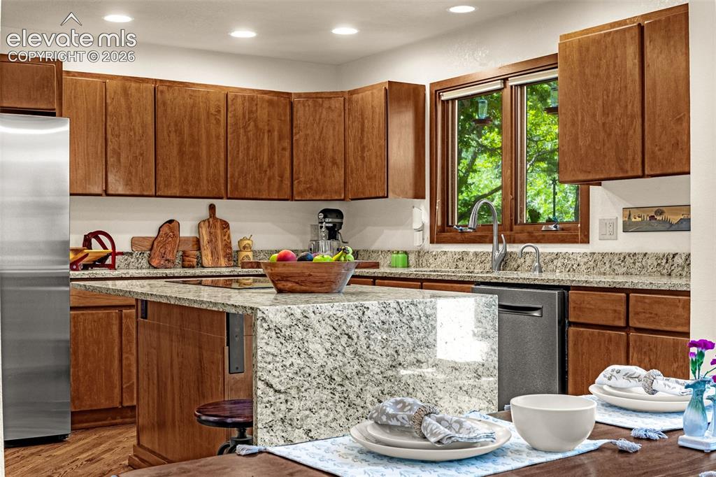 Image 8 of 33: Kitchen