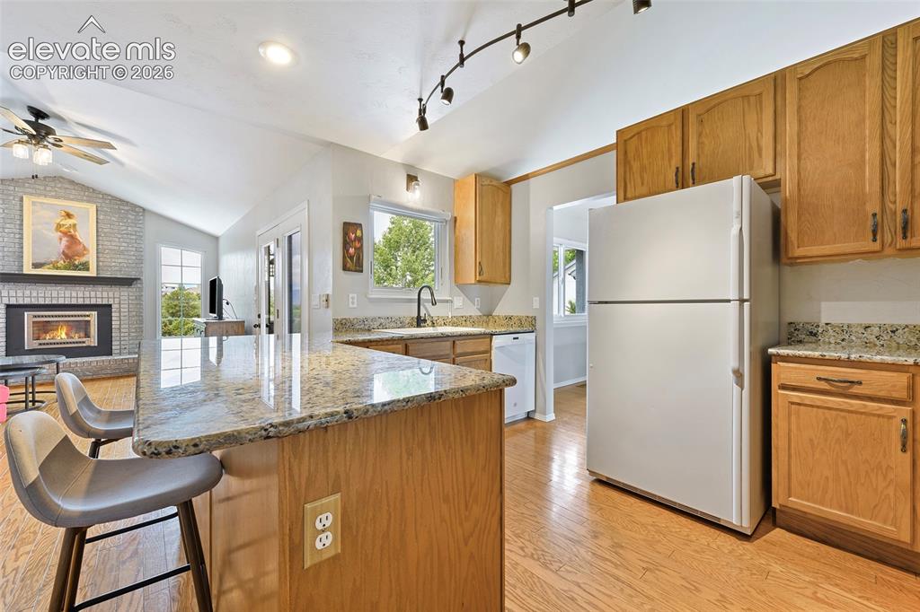 Image 11 of 47: Kitchen