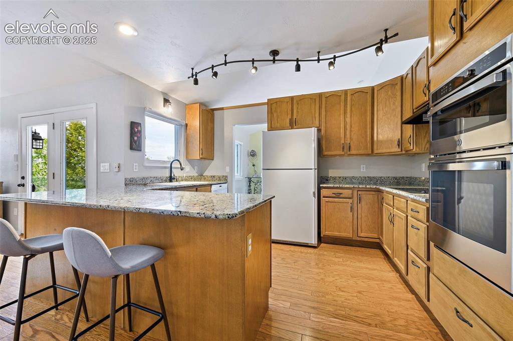 Image 8 of 47: Kitchen