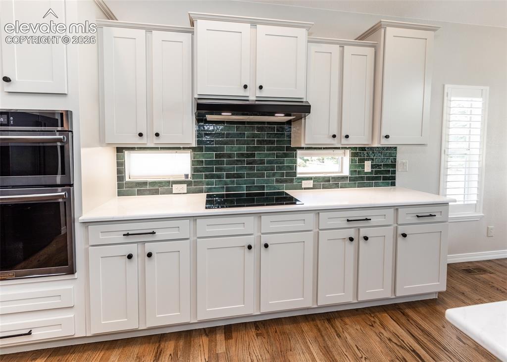 Image 14 of 50: Kitchen