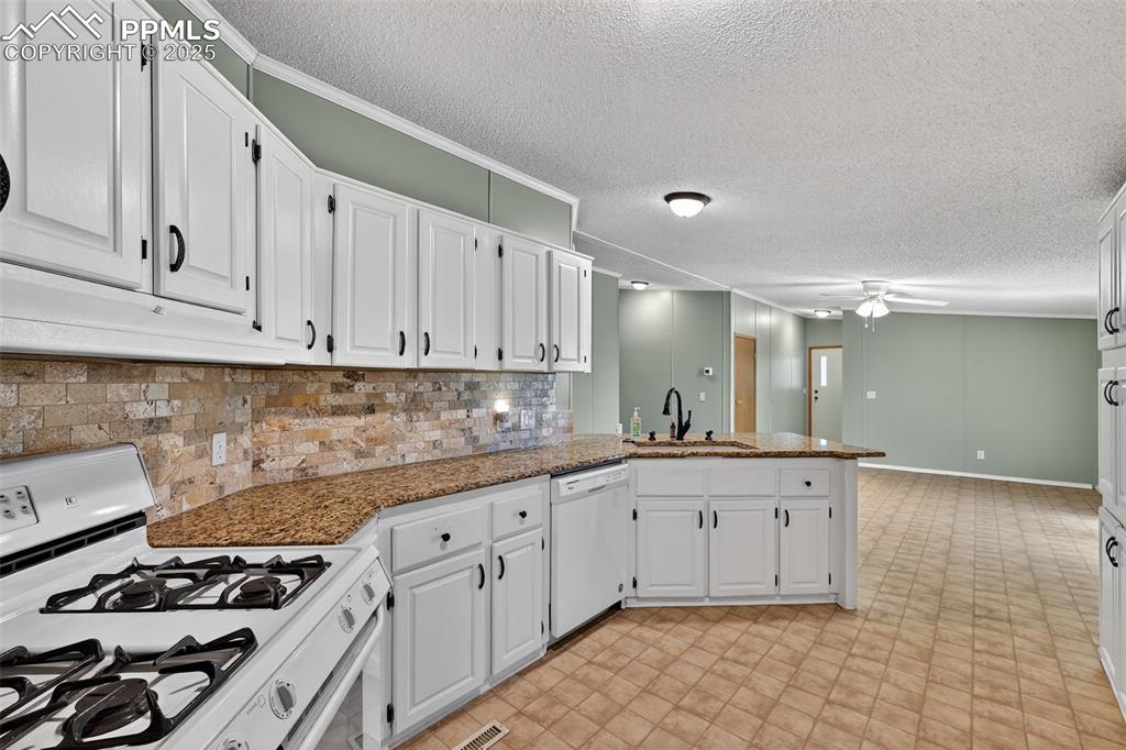 Image 12 of 43: Kitchen