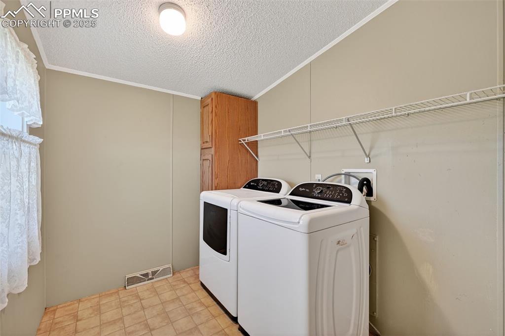 Image 29 of 43: Laundry