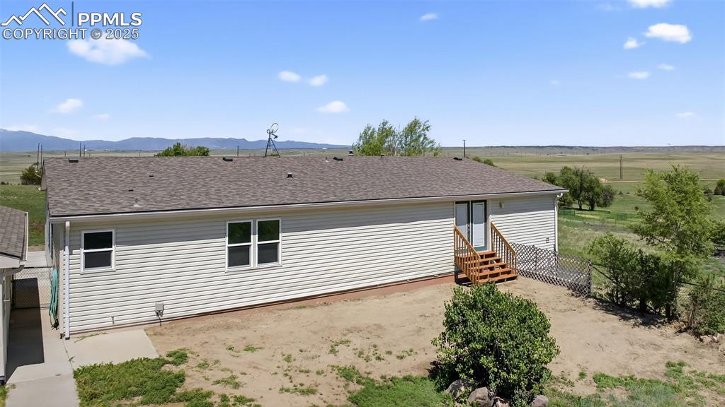 Image 31 of 43: Back of Structure