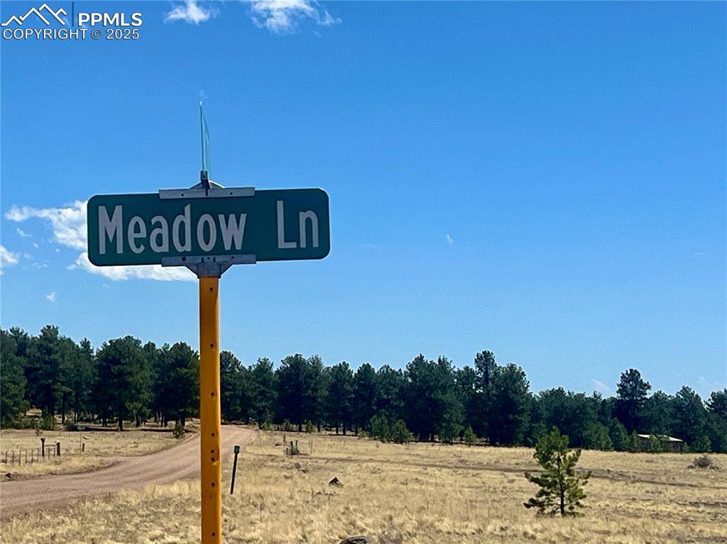 Image 23 of 26: Street sign