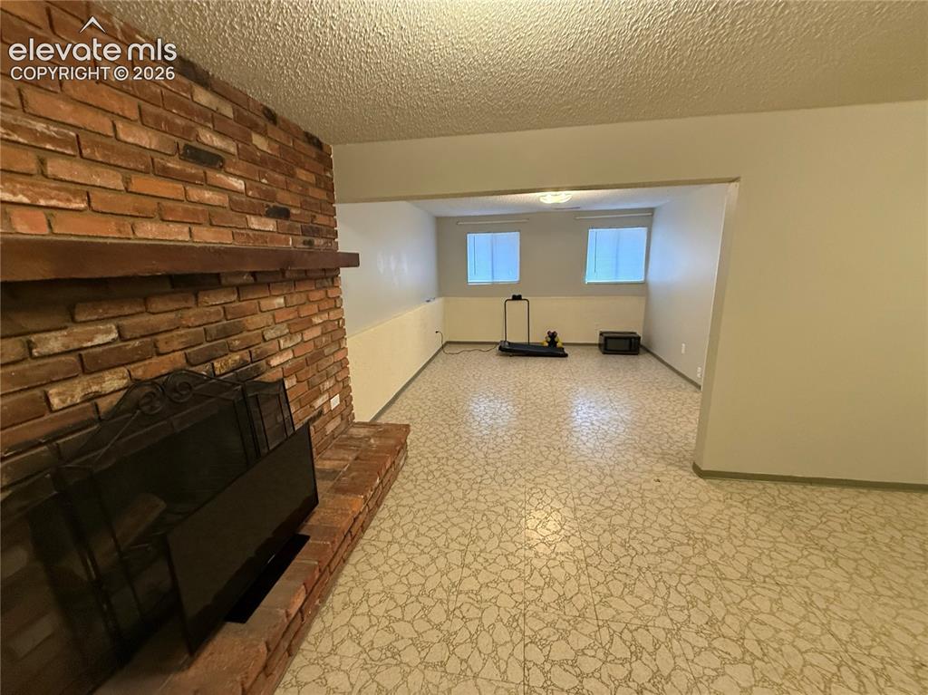 Image 11 of 27: Living Room