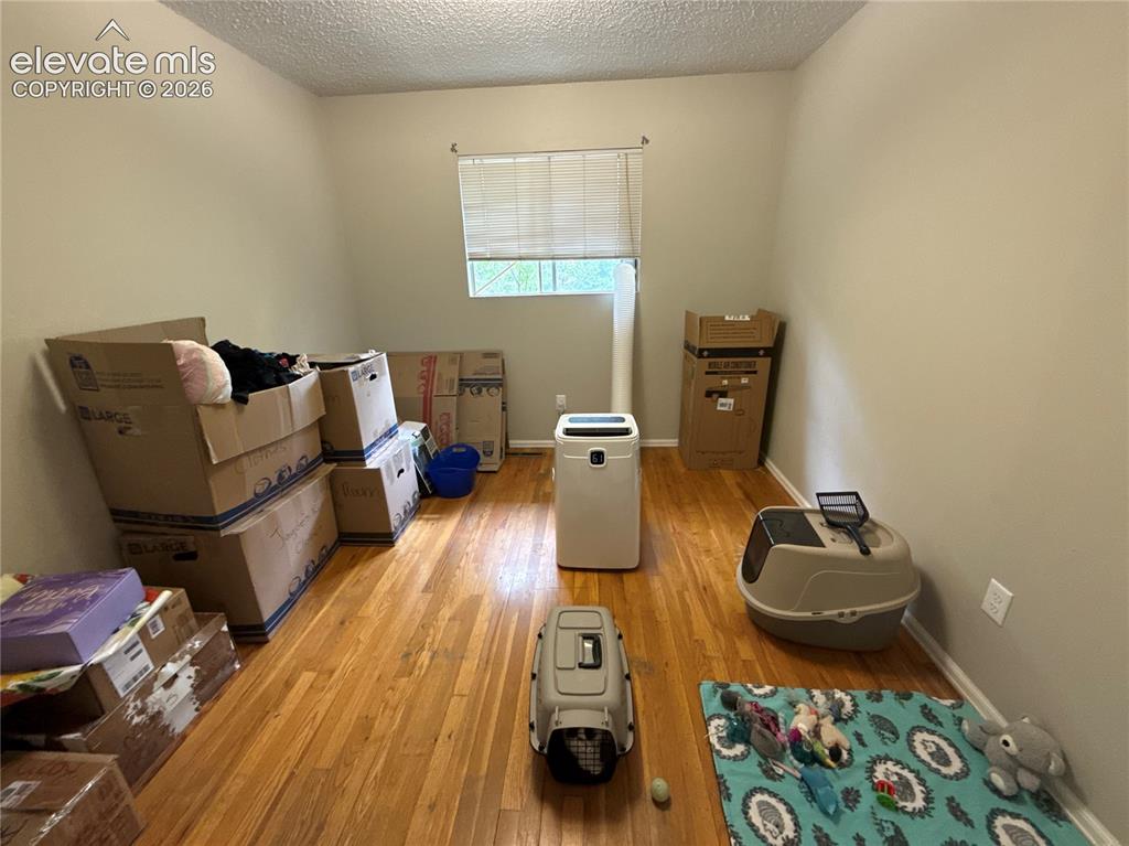 Image 17 of 27: Upstairs bedroom