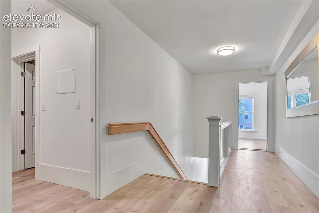 Image 20 of 45: Apartments Common Foyer