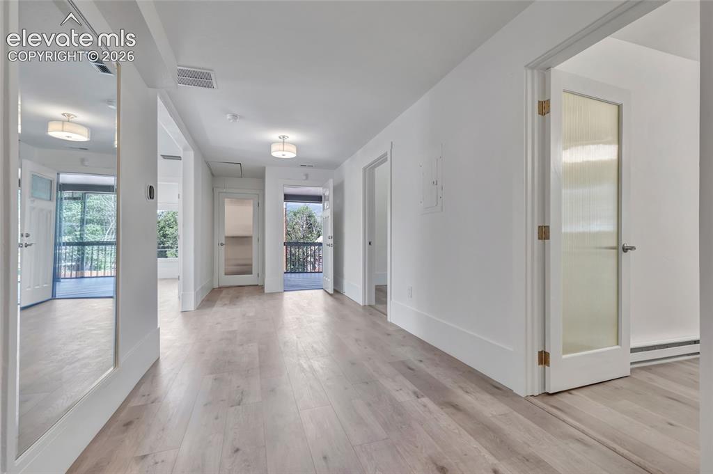 Image 21 of 45: Rear Apartment Foyer