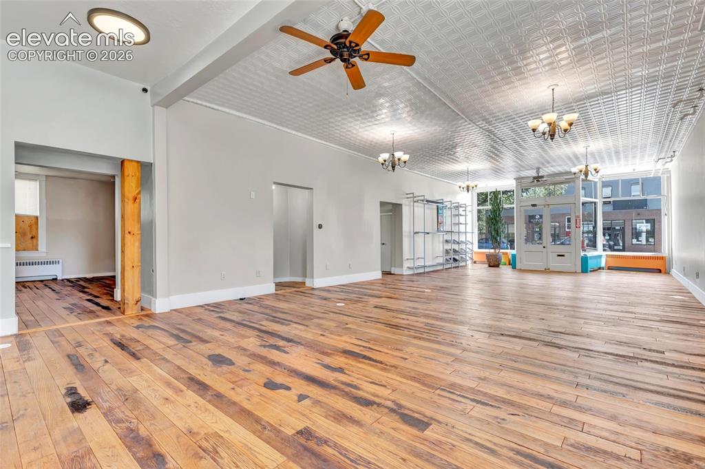 Image 6 of 45: Retail/Open Office