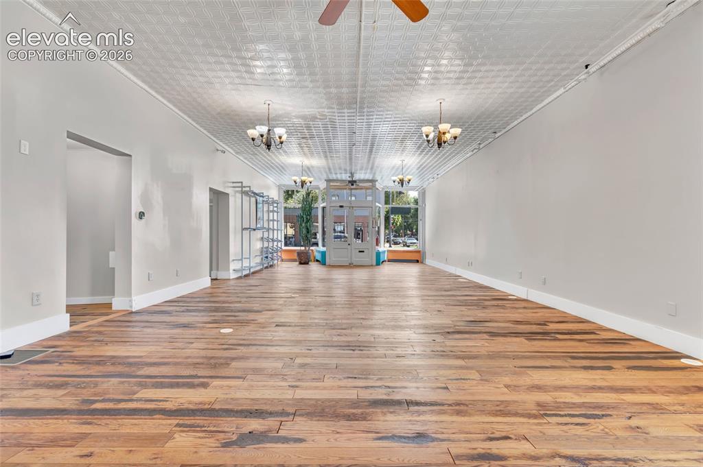 Image 7 of 45: Retail/Open Office
