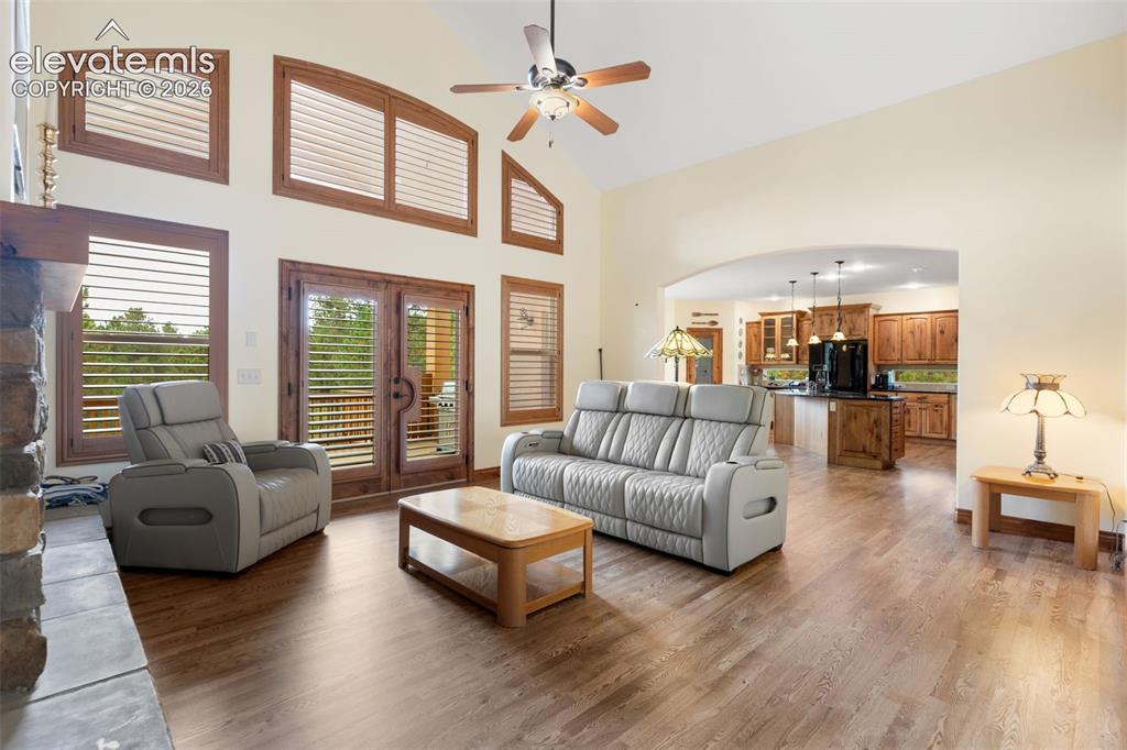 Image 16 of 47: Great Room