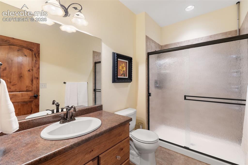 Image 18 of 47: Full bathroom main level