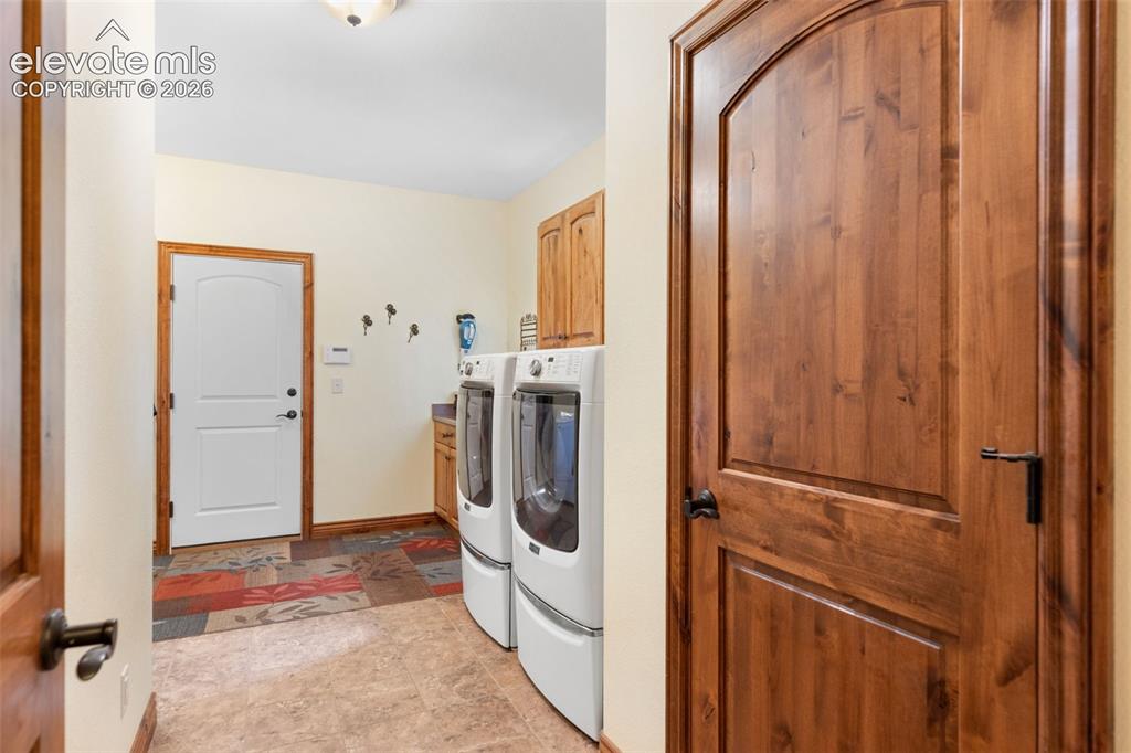 Image 19 of 47: Mud room 