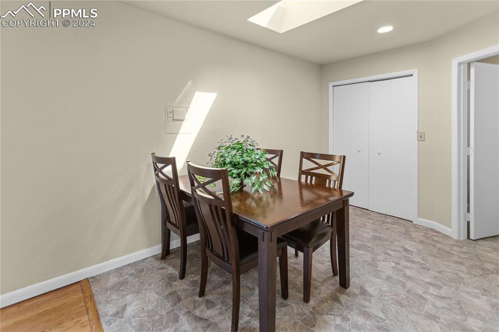 Image 10 of 24: Dining Area