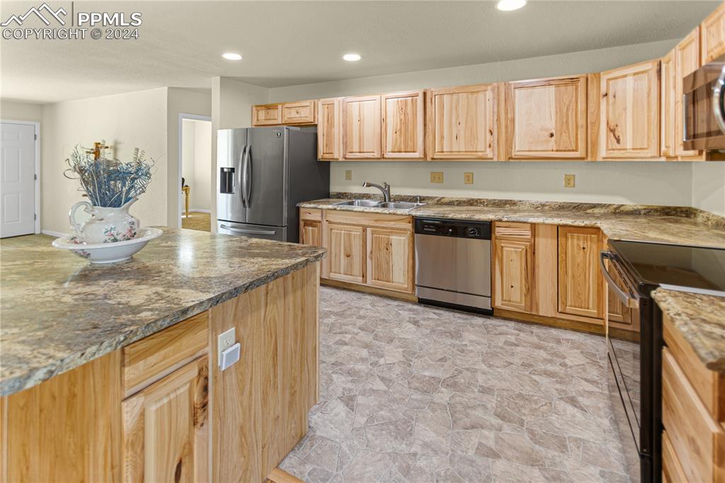 Image 8 of 24: Kitchen