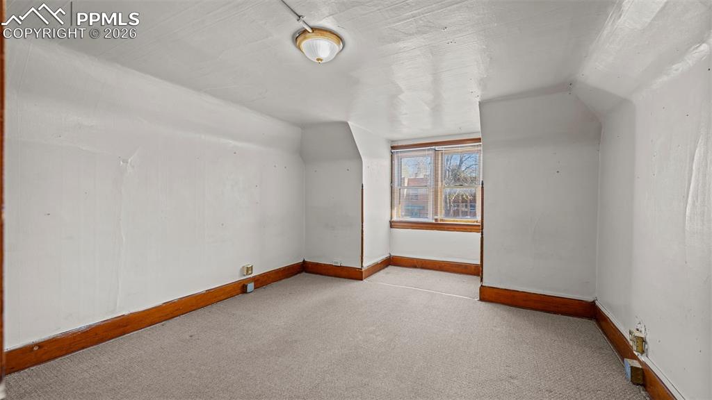 Image 15 of 45: Bonus Room