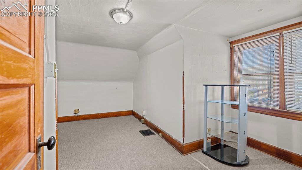 Image 16 of 45: Bonus Room