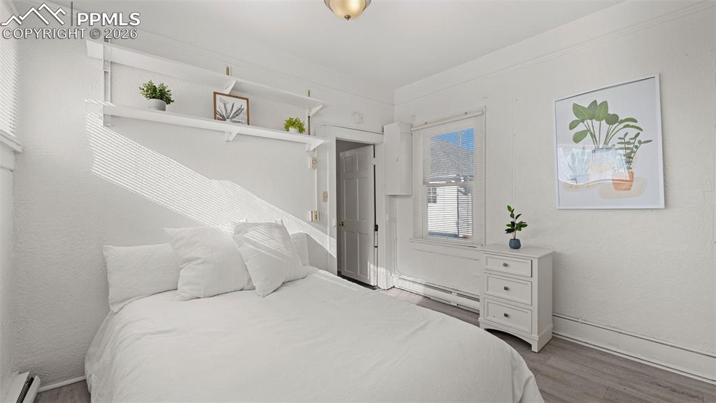 Image 32 of 45: Bedroom