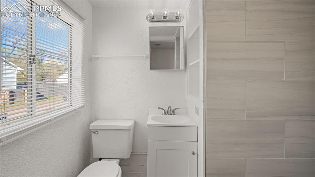 Image 37 of 45: Bathroom