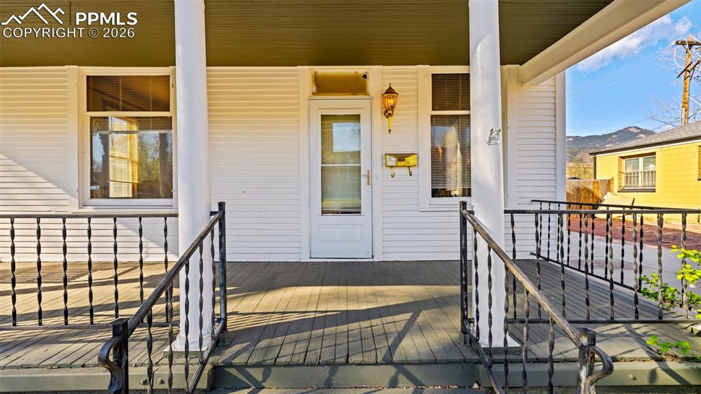 Image 4 of 45: Entry