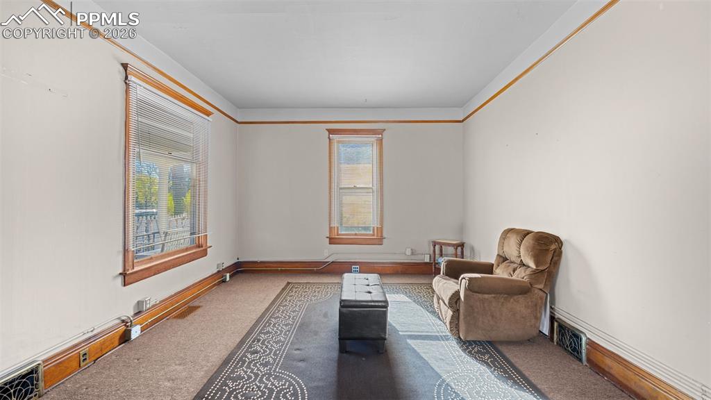 Image 7 of 45: Sitting Room