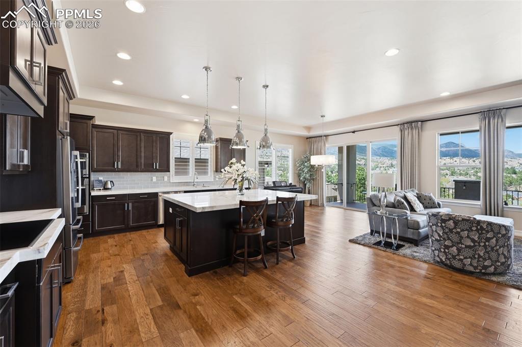 Image 12 of 45: Kitchen