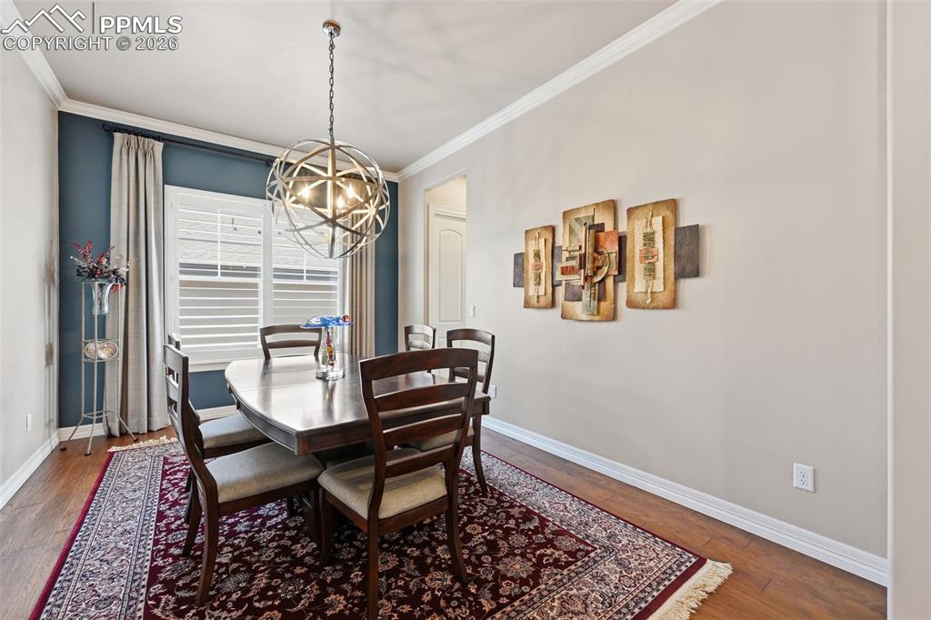 Image 16 of 45: Dining Area