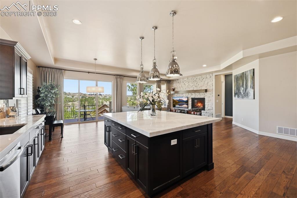 Image 8 of 45: Kitchen