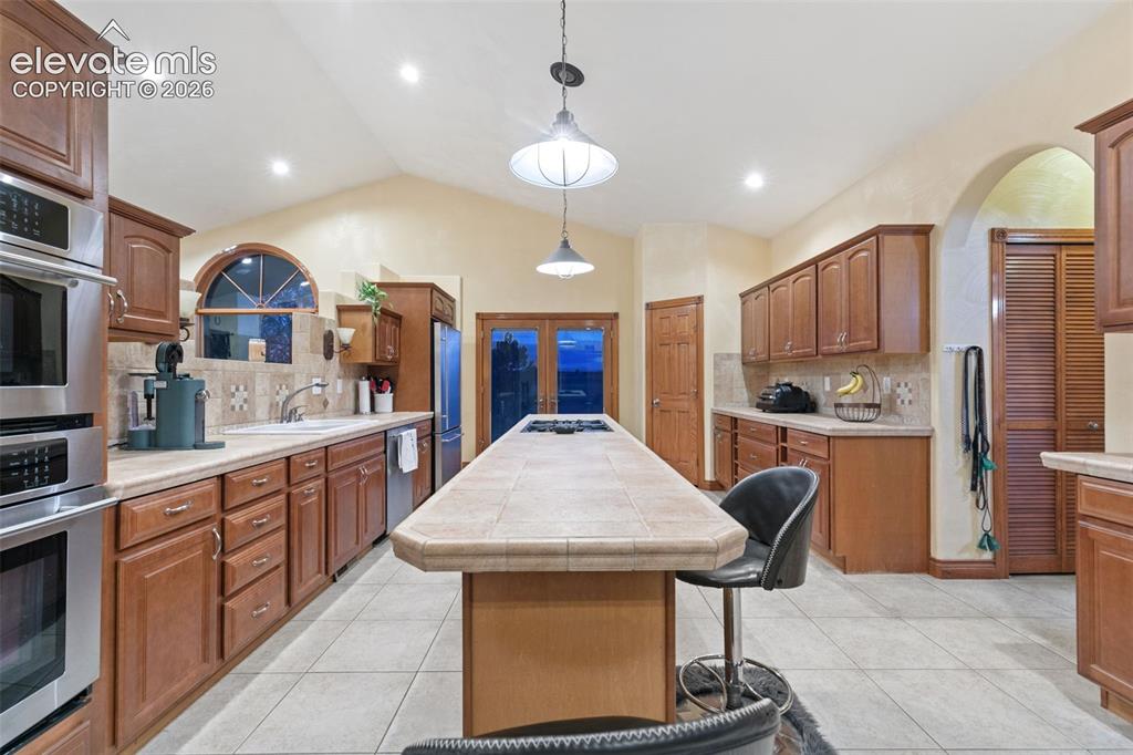 Image 32 of 49: Kitchen